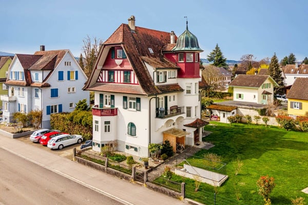 historisches Wohnhaus (VOLLVERMIETET) mit 4 Wohnungen (im Stockwerkeigentum) & 5 externen Tiefgaragenplätzen 1