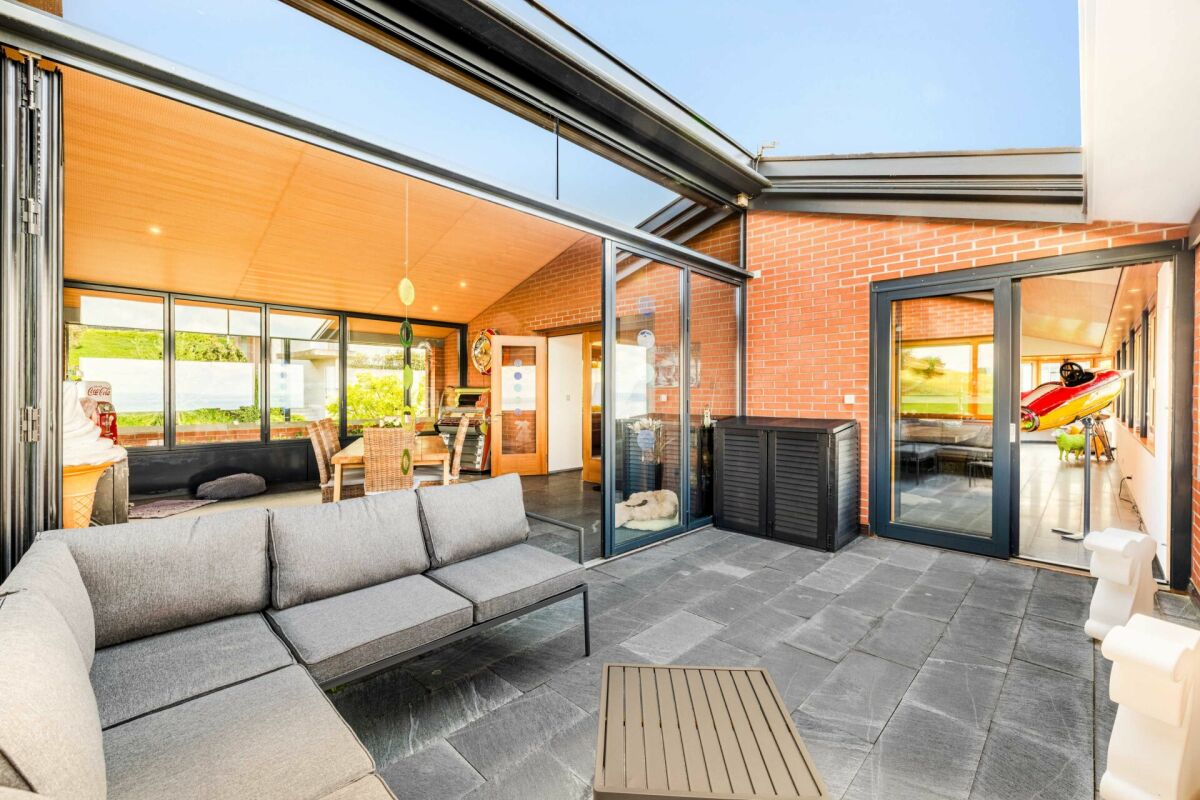 Premium-Einfamilienhaus mit Panorama-Seeblick und aussergewöhnlicher Grundstücksfläche