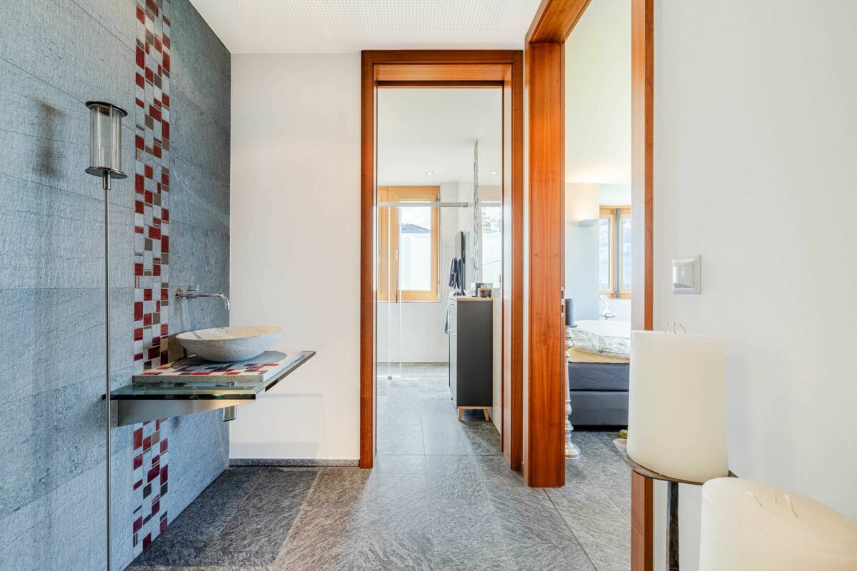 Premium-Einfamilienhaus mit Panorama-Seeblick und aussergewöhnlicher Grundstücksfläche