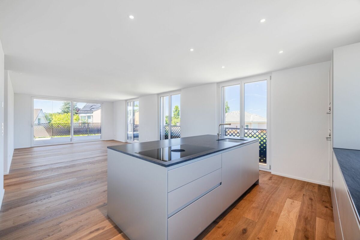 Wohnen mit Komfort: 4.5-Zimmer Neubauwohnung mit sonnigem Balkon