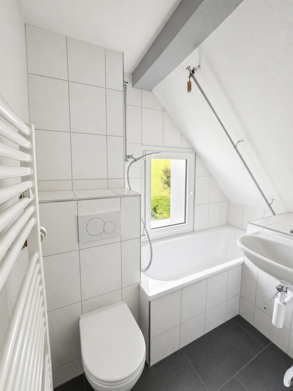 Modernisierte 3.5-Zimmer Dachwohnung mit Balkon und Traumaussicht