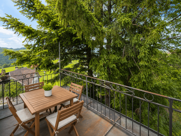 Modernisierte 3.5-Zimmer Dachwohnung mit Balkon und Traumaussicht 7