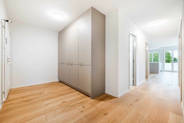 FAMILIENFREUNDLICHE, HOCHWERTIG RENOVIERTE, MODERNE 4.5-ZIMMER-WOHNUNG IN MEHRFAMILIENHAUS MIT LIFT 2