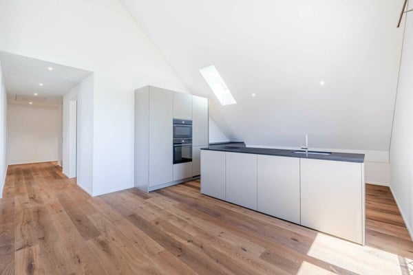 Dachterrasse, Weitsicht und Wohnkomfort: Ihre neue 2.5-Zimmer Traumwohnung mit Blick ins Grüne 3