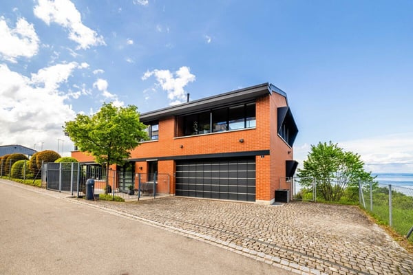 WO DER SEE ZUM PANORAMA WIRD: EXKLUSIVES EINFAMILIENHAUS AUF GROSSZÜGIGEM GRUNDSTÜCK 13