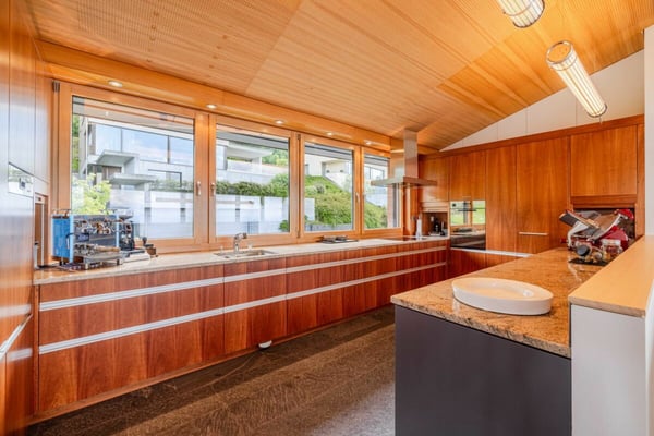 WO DER SEE ZUM PANORAMA WIRD: EXKLUSIVES EINFAMILIENHAUS AUF GROSSZÜGIGEM GRUNDSTÜCK 8