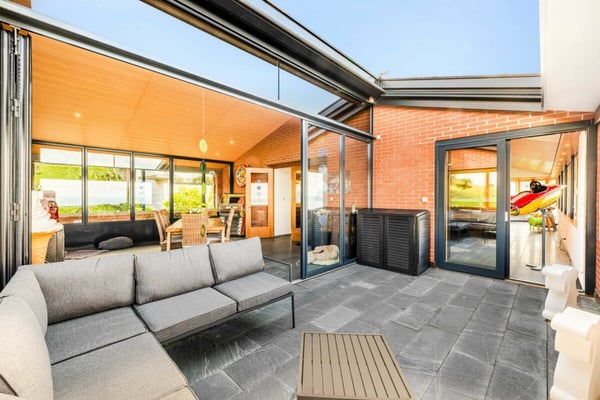 WO DER SEE ZUM PANORAMA WIRD: EXKLUSIVES EINFAMILIENHAUS AUF GROSSZÜGIGEM GRUNDSTÜCK 11