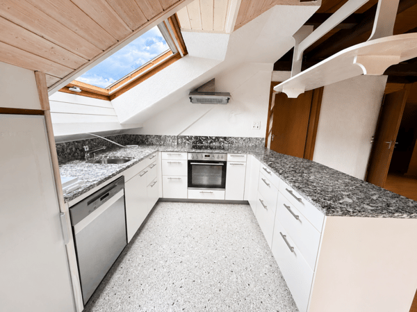 2.5-Zimmer Dachwohnung mit grosser Dachterrasse sehr zentral gelegen 6