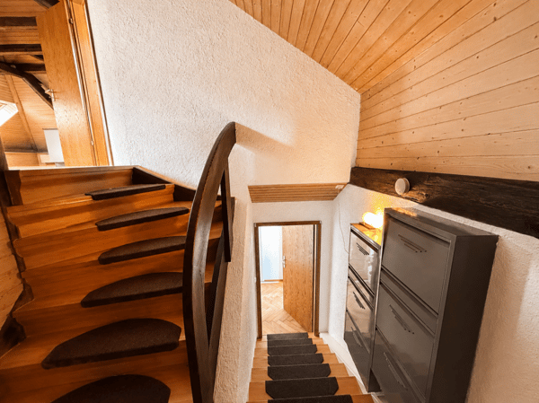 2.5-Zimmer Dachwohnung mit grosser Dachterrasse sehr zentral gelegen 3