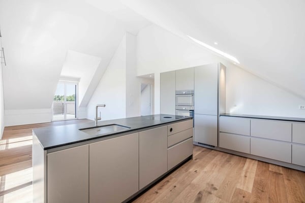 Wohnen mit Weitsicht - attraktive 2.5-Zimmer Neubau Wohnung mit Dachterrasse