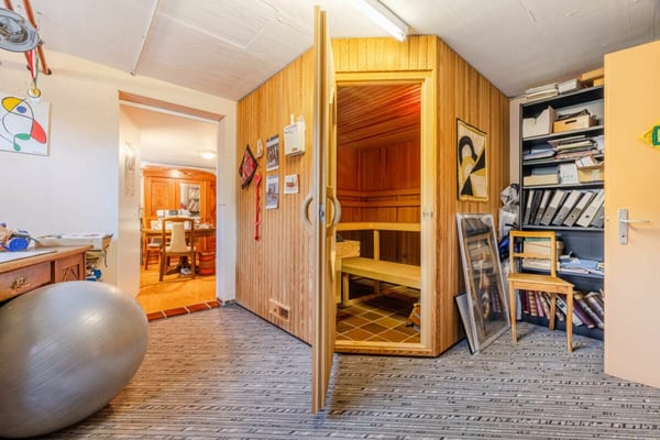 5.5-Zi. Einfamilienhaus mit Doppelgarage, grossem Garten und Whirlpool 10