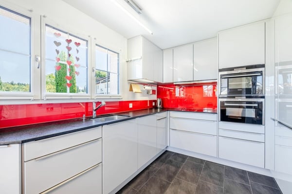 5.5-Zi. Einfamilienhaus mit Doppelgarage, grossem Garten und Whirlpool 8