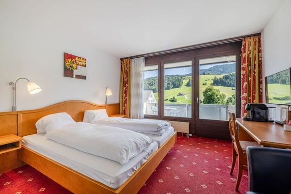VIEL POTENZIAL AN BESTER LAGE: HOTEL TOGGENBURG MIT TRAUMAUSSICHT UND IDEALER STRUKTUR 12