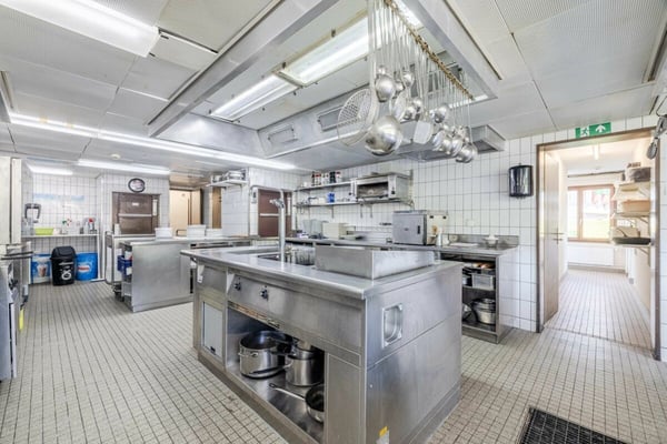 VIEL POTENZIAL AN BESTER LAGE: HOTEL TOGGENBURG MIT TRAUMAUSSICHT UND IDEALER STRUKTUR 9