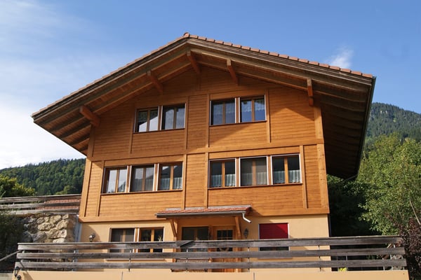 Grosszügiges 2.5 Zi Einfamilienhaus mit Umschwung 2