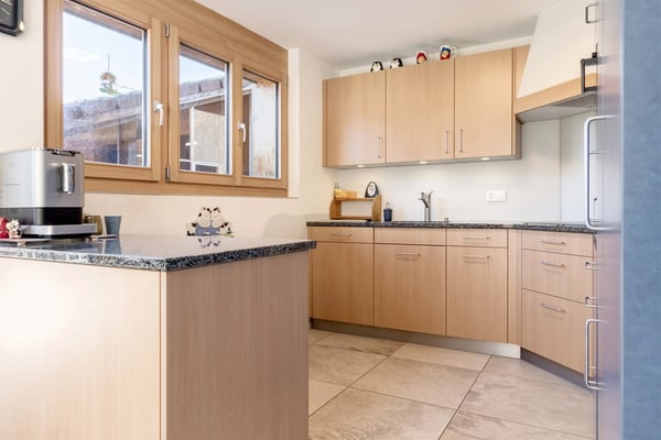 Grosszügiges 2.5 Zi Einfamilienhaus mit Umschwung 14