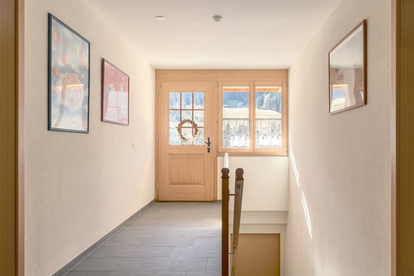 Grosszügiges 2.5 Zi Einfamilienhaus mit Umschwung 10