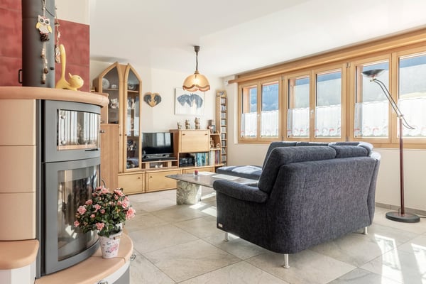 Grosszügiges 2.5 Zi Einfamilienhaus mit Umschwung 13