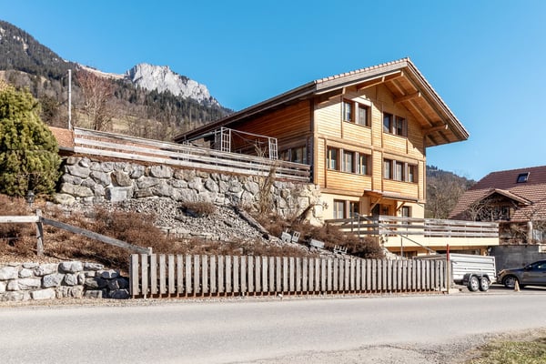 Grosszügiges 2.5 Zi Einfamilienhaus mit Umschwung 6