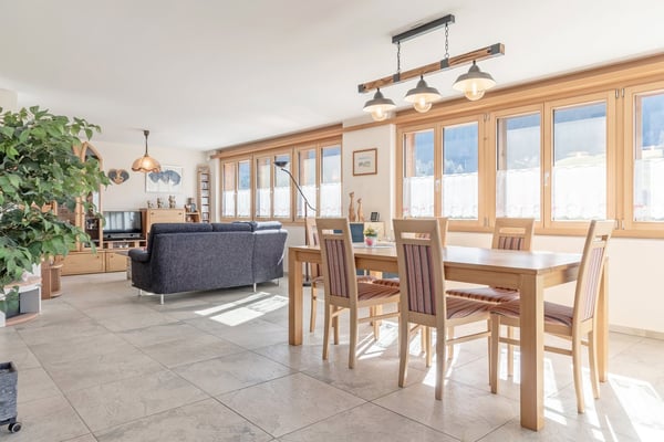 Grosszügiges 2.5 Zi Einfamilienhaus mit Umschwung 5