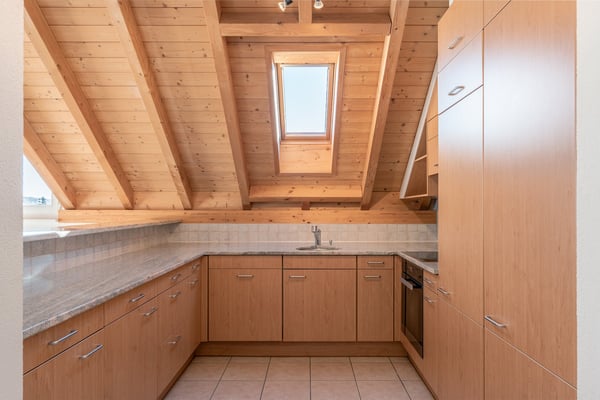 Grosse 4-Zimmer-Maisonette-Wohnung mit Sauna und herrlicher Aussicht in Schüpfen 8
