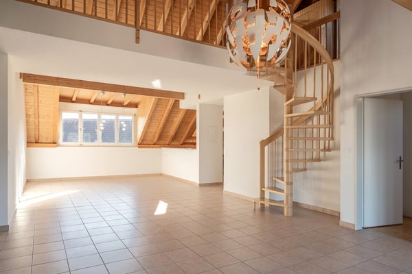 Grosse 4-Zimmer-Maisonette-Wohnung mit Sauna und herrlicher Aussicht in Schüpfen 6