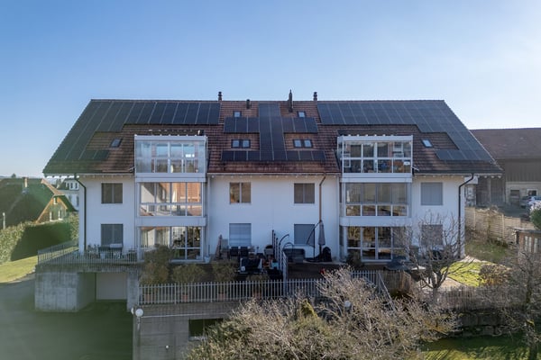 Grosse 4-Zimmer-Maisonette-Wohnung mit Sauna und herrlicher Aussicht in Schüpfen 3