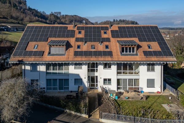 Grosse 4-Zimmer-Maisonette-Wohnung mit Sauna und herrlicher Aussicht in Schüpfen