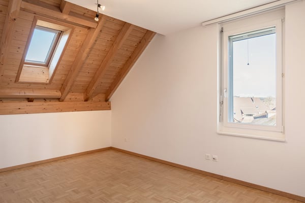 Grosse 4-Zimmer-Maisonette-Wohnung mit Sauna und herrlicher Aussicht in Schüpfen 10