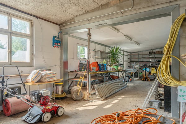 Wohnhaus mit grossem Gewerbe und viel Entwicklungspotenzial 12