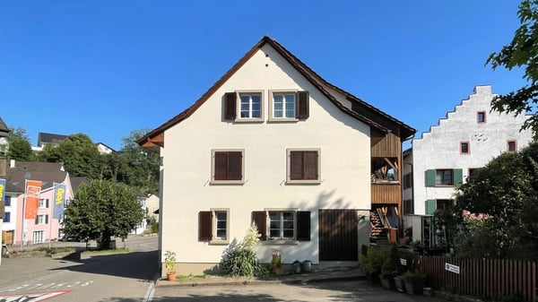 3-Familien-Wohnhaus und Ökonomietrakt mit Ausbaupotential (vollvermietet) in Buckten/BL 2