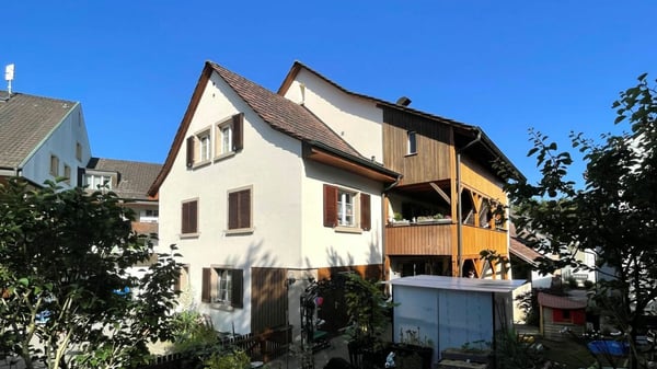 3-Familien-Wohnhaus und Ökonomietrakt mit Ausbaupotential (vollvermietet) in Buckten/BL 1