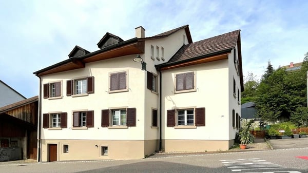 3-Familien-Wohnhaus und Ökonomietrakt mit Ausbaupotential (vollvermietet) in Buckten/BL 3