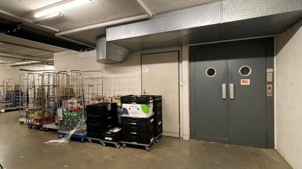Wohn- und Geschäftshaus mit Parkplätzen in Buckten/BL 5