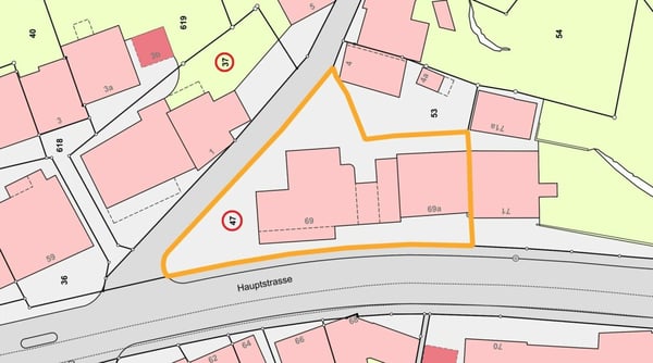 Wohn- und Geschäftshaus mit Parkplätzen in Buckten/BL 11