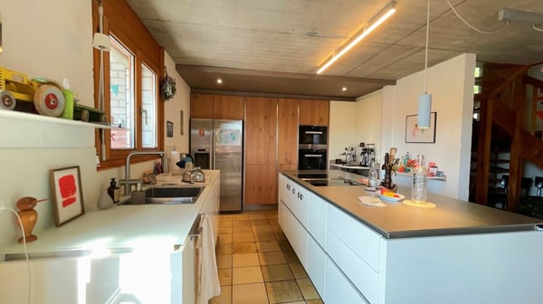 Traumhafte 5.5-Zimmer-Maisonettewohnung mit separatem Büro, zwei Garagen und Weitsicht 9
