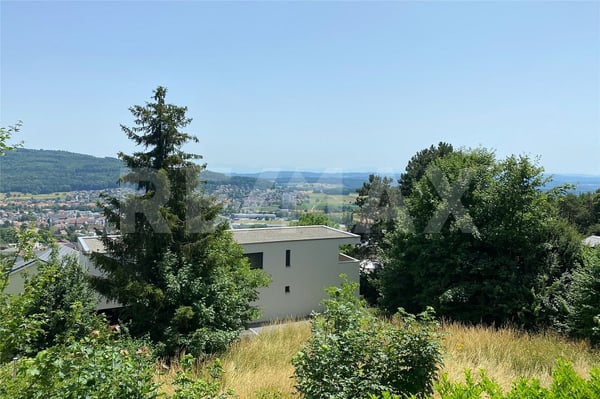 erhöht gelegen, herrliche Weitsicht und mit viel Sonne 6