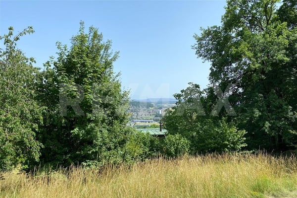 erhöht gelegen, herrliche Weitsicht und mit viel Sonne 9