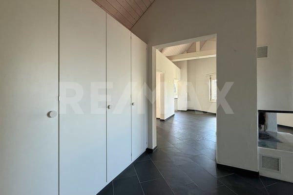 Charmante Dachwohnung mit Cheminée und Terrasse in ruhigem Quartier 2