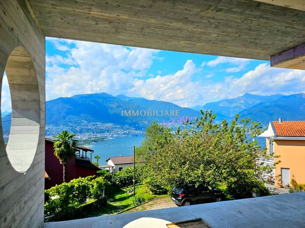 Villetta mit Pool nach eigenen Wünschen mit Seeblick
