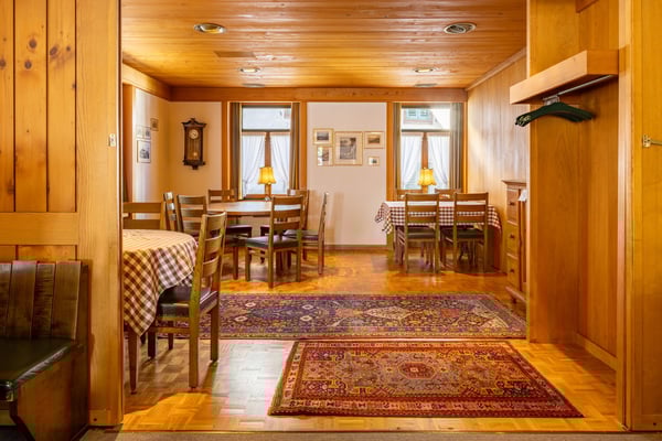 Wohnhaus mit Hotel und Restaurant in Gurtnellen UR 12