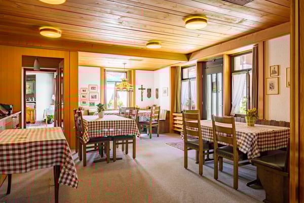 Wohnhaus mit Hotel und Restaurant in Gurtnellen UR 11