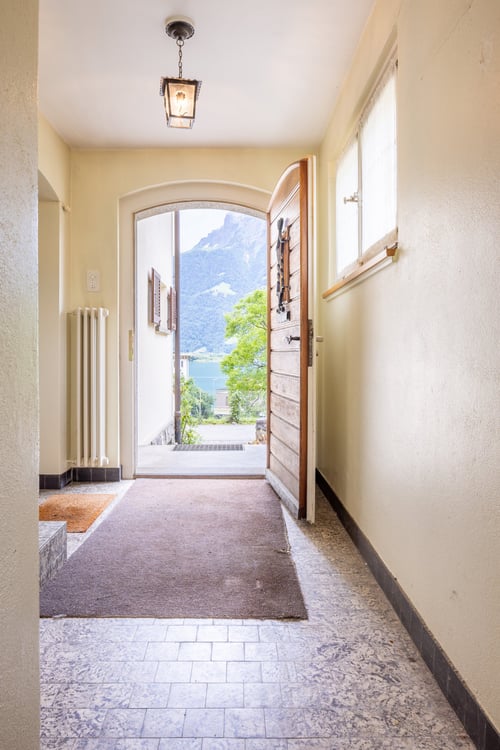 Zweifamilienhaus mit Seesicht in Flüelen, UR 7
