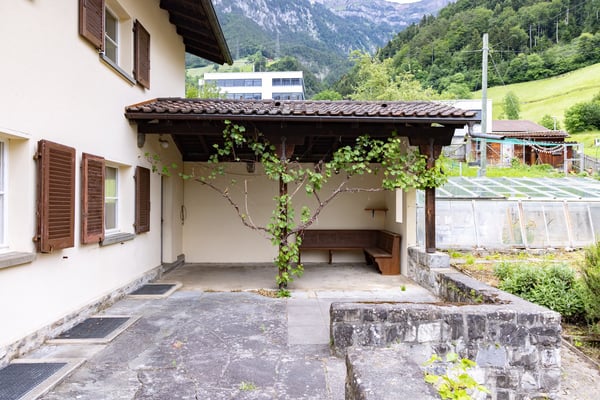 Zweifamilienhaus mit Seesicht in Flüelen, UR 23