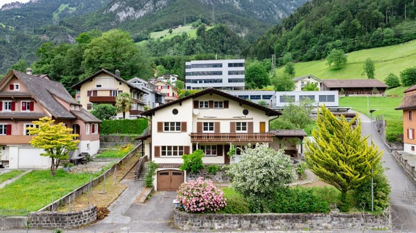 Zweifamilienhaus mit Seesicht in Flüelen, UR 3