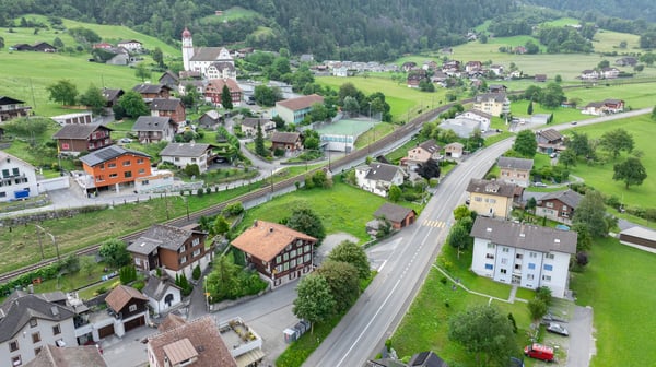 Bauland von 1872 m2 in Kernzone 2 - Entwicklungspotenzial mitten in Silenen 2