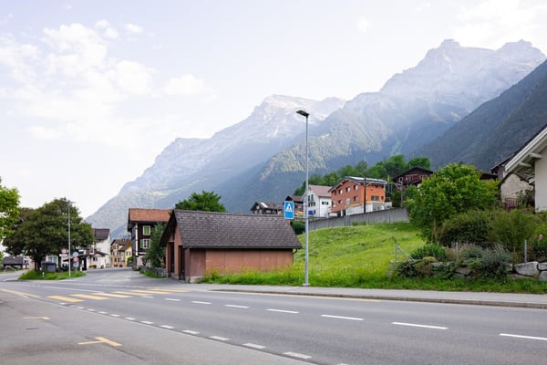 Bauland von 1872 m2 in Kernzone 2 - Entwicklungspotenzial mitten in Silenen 6