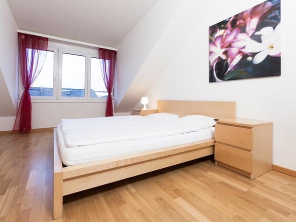 PER 16. JUNI 2026 ODER 01.07.2026 Wunderschöne möblierte 2.5- Zimmer-Dachwohnung zu vermieten 2