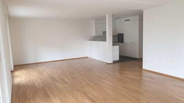 Helle 3.5-Zimmer-Wohnung mit Sitzplatz 4