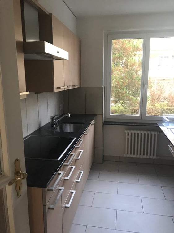 PER 1. AUGUST 2026 VERMIETEN WIR EINE GEMÜTLICHE 3-ZIMMERWOHNUNG AN BESTER WOHNLAGE 5